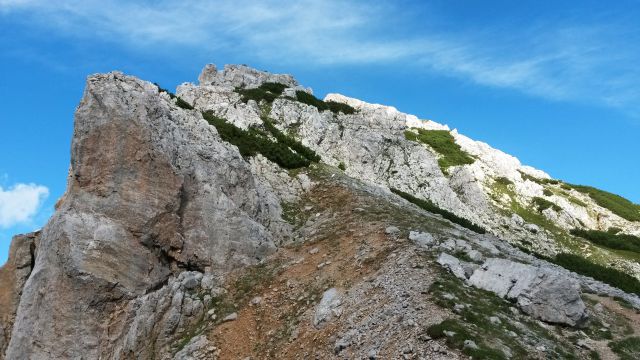 Razgled z sedla Žleb (Suho ruševje) na nadaljnjo pot na Palec