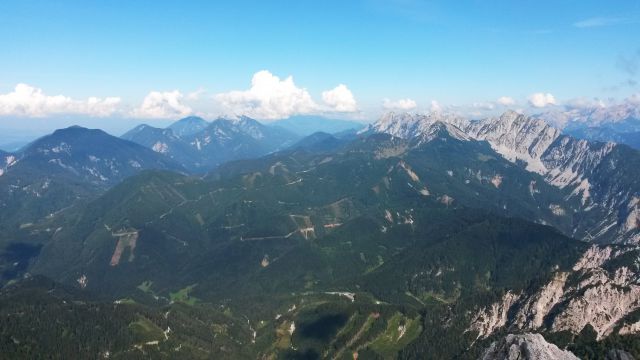 Razgled z vrha Palca na Grlovec, Obir, Peco, Košutico in celoten greben Košute