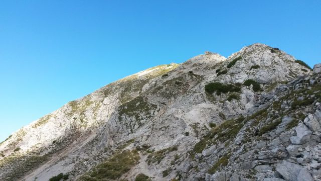 Razgled z poti na vršno pobočje Poldašnje špice / Jof di Miezegnot