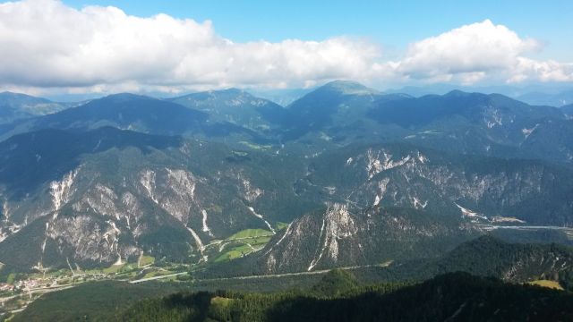 Razgled z vrha Poldašnje špice / Jof di Miezegnot na Ojstrnik