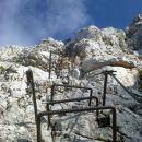 Pogled na nadaljnji vzpon čez 60m visoko Pipanovo lestev
