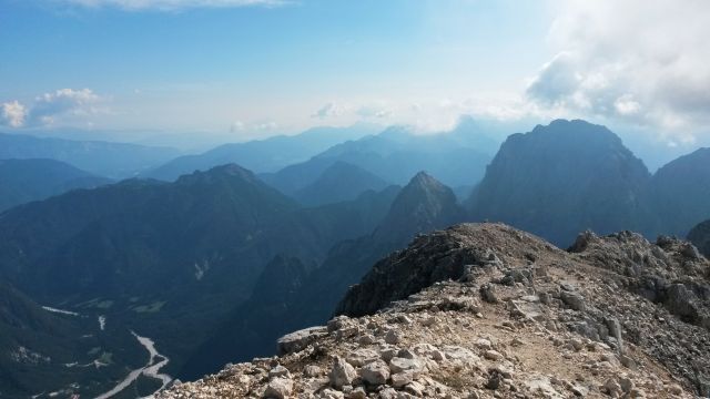 Razgled z vrha Montaža na Svete Višarje, Kamnitega lovca, Veliki Nabojs in Viš