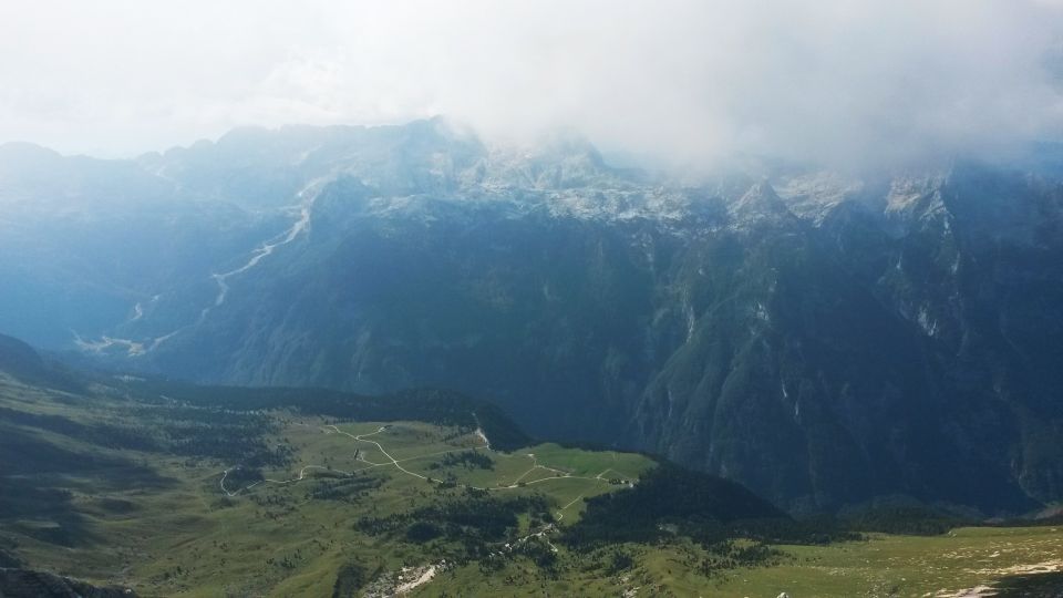 Razgled z vrha Montaža na Planino Pecol in Kaninsko pogorje