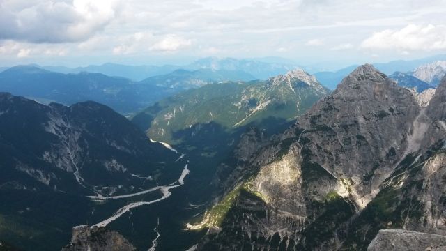 Razgled z vrha Špik Hude police na Svete Višarje, Kamnitega lovca in Veliki Naboj