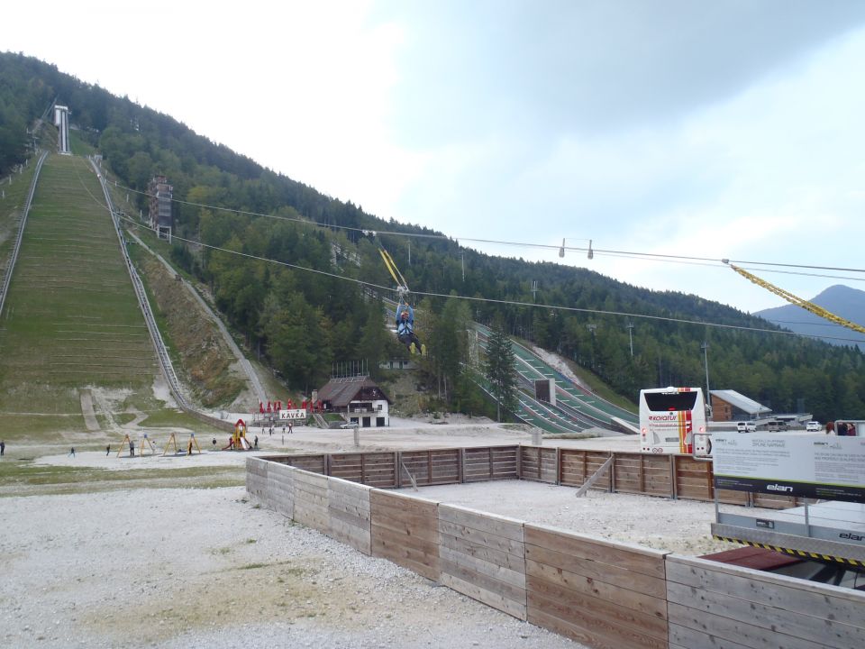 Spuščanje po vrvi z velikanke.