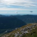 Razgled z vrha Rombona na Matajur (levo) in greben Kobariškega Stola (desno)