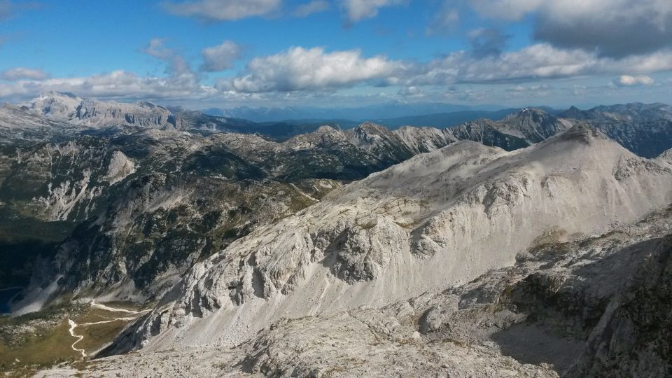 Razgled z vrha Krna na Triglav, Bohinjske hribe in Vrh nad Peski (od leve proti desni)