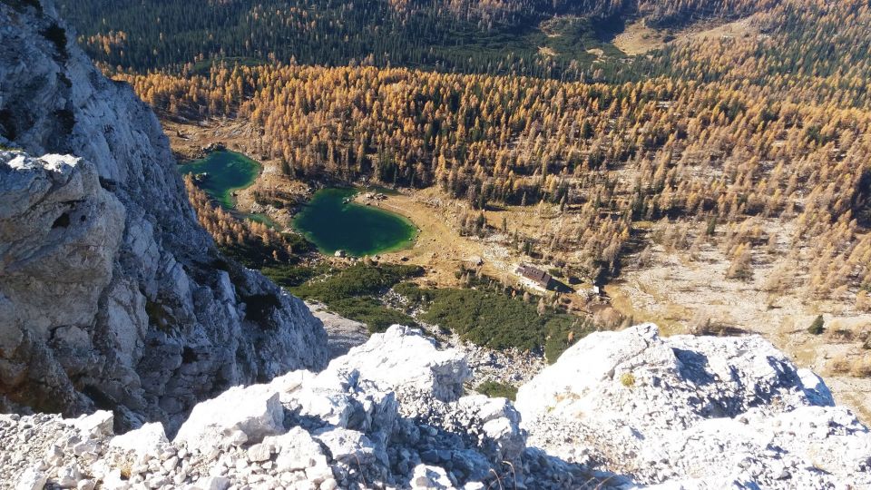 Razgled z vrha Male Tičarice na Dvojno jezero in Kočo pri Triglavskih jezerih