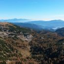 Razgled z vrha Velike Tičarice v daljavo na Karavanke in Kamniško-Savinjske Alpe
