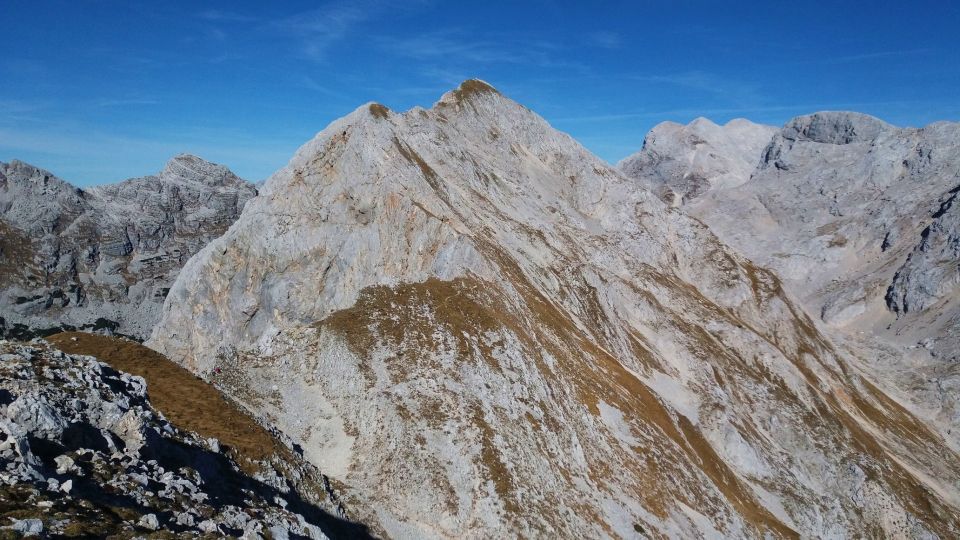 Razgled z vrha Kopice na Malo Zelnarico (v sredini)