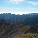 Razgled z vrha Male Zelnarice v ospreju na naš prehojen greben ter Krn (desno zadaj)