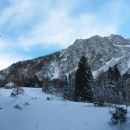 Malo pred Smokuško planino ter razgled na zahodna pobočja Begunjščice