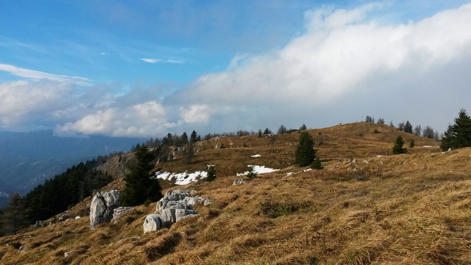 Pogled nazaj proti vrhu Uršlje gore