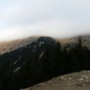 Razgled od Doma na Kofcah na vršno pobočje Velikega vrha