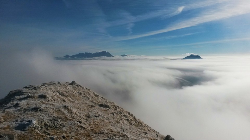 Razgled z Velikega vrha na Skuto, Grintovec, Kočno in Storžič (od leve proti desni)