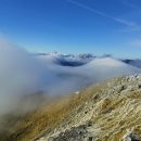 Spust z Velikega vrha ter razgled na Julijske Alpe in zahodni del Karavank