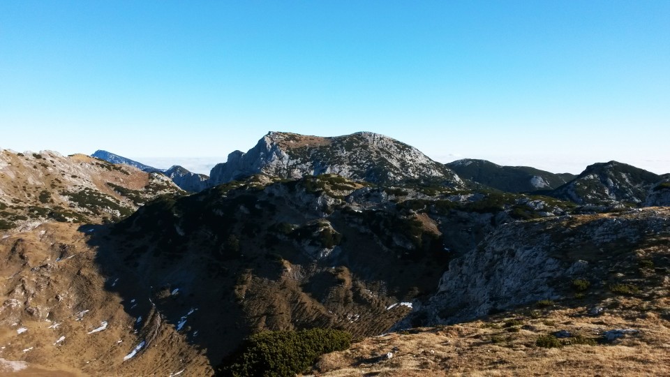 Razgled z vrha Lučkega Dedca na Raduho, Križevnik, Moličko p., V. Zelenico in Dleskovec