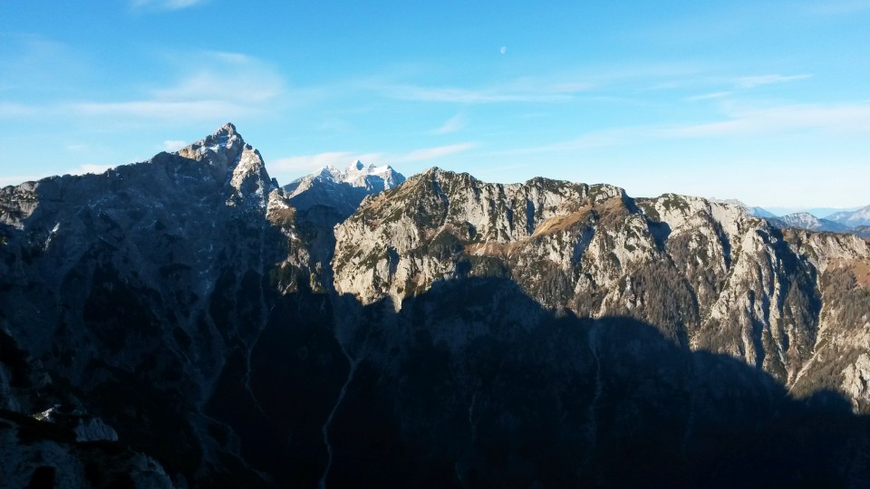 Razgled z vrha Križevnika na Ojstrico, Grintovec, Skuto, Rinke in Krofičko