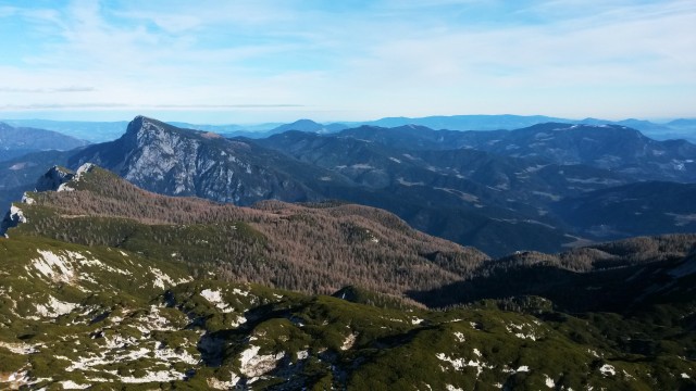 Razgled z Velikega vrha na Križevnik, Raduho, Uršljo goro, Komen, Smrekovec in Golte