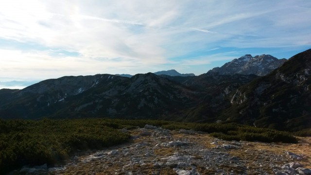 Razgled z vrha Dleskovca na Desko, Kalški greben, Lučkega Dedca in Planjavo