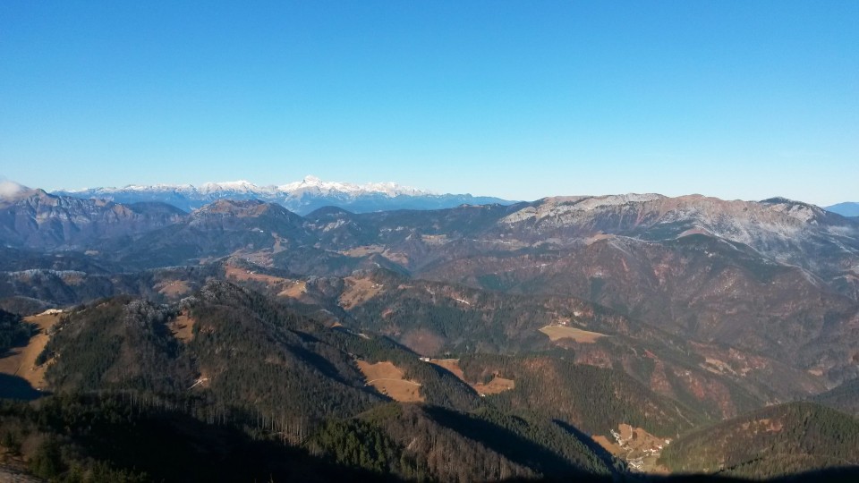 Razgled z vrha Blegoša na Julijske Alpe a Triglavom, Soriško planino in Ratitovec