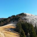 Razgled od Koče na Blegošu (1391m) na vršno pobočje Blegoša