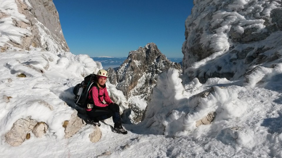 Na vrhu Turskega žleba s pogledom na krasno Mrzlo goro