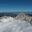 Razgled z vrha Turske gore na Obir (levo v ozadju) in Mrzlo goro (desno)