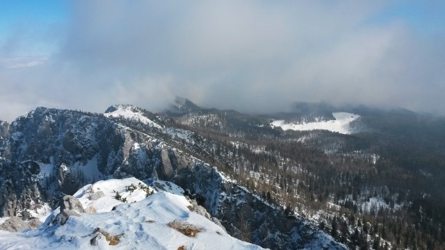 Razgled z vrha Debele peči na Planino Klek
