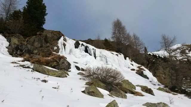 Ledeni slapovi ob poti