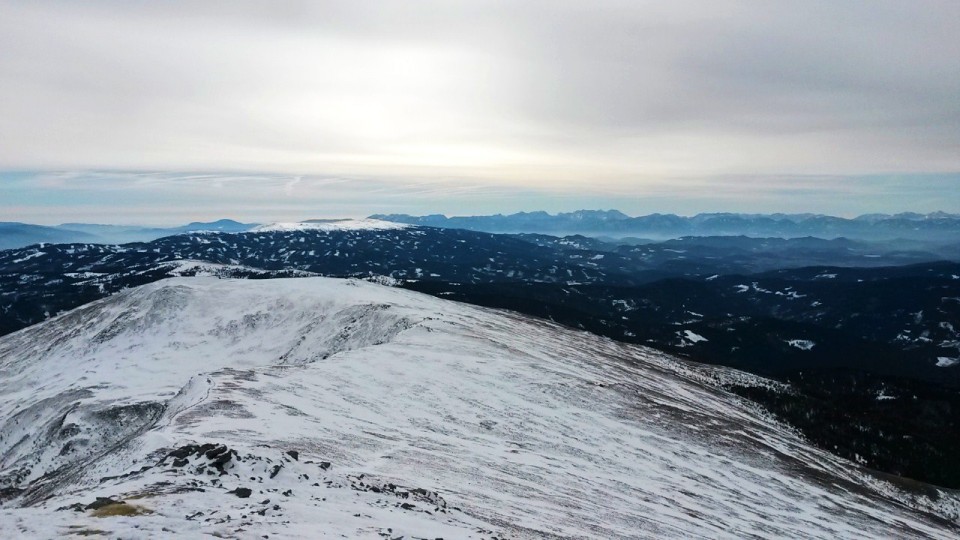 Razgled z vrha Zirbitzkogla na Fuschkogel, Kamniško-Savinjske Alpe in V del Karavank