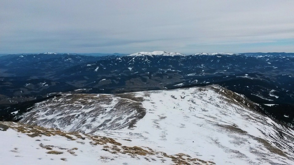 Razgled z vrha Zirbitzkogla na njegovo vzhodno pobočje