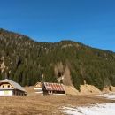 Izhodišče na planini pod kočo Rifugio Nordio (1210m)