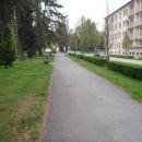 Skozi park do gradu.