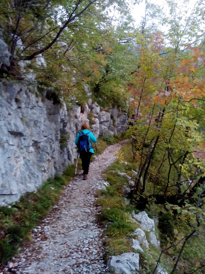 Spust ostalih Preval - Bornovi predori.