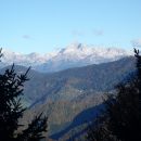 Pogled na Triglav s sosednimi vrhovi.