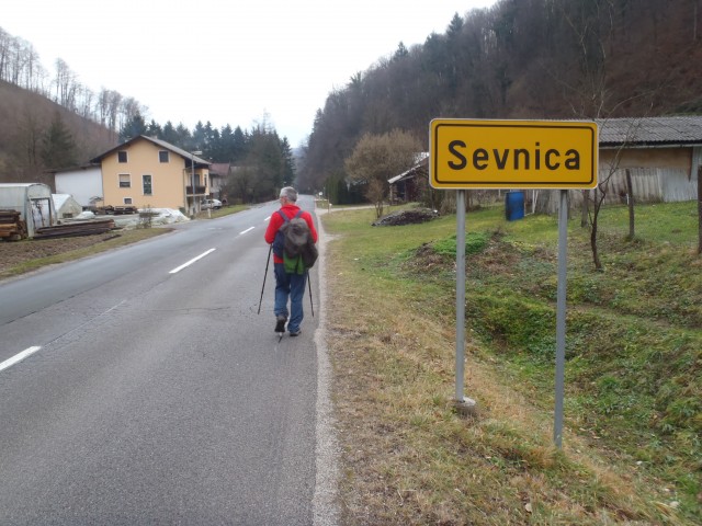 Hitri koraki ob želji pokušine Melanijine torte v Sevnici.