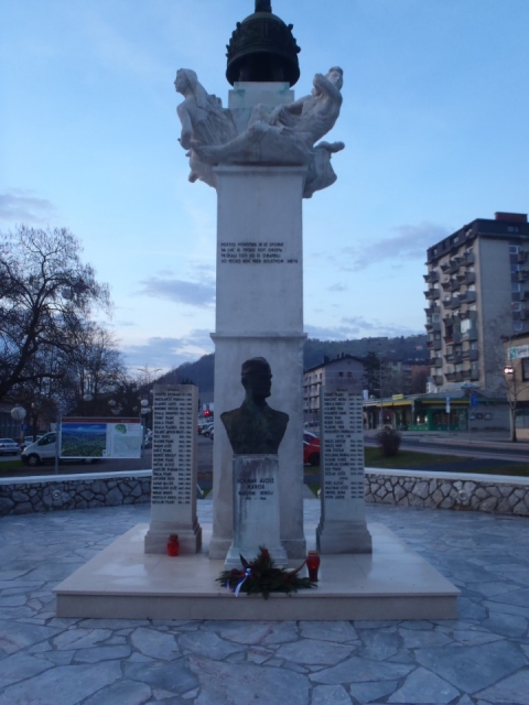 V Sevnici spomenik borcem NOB.