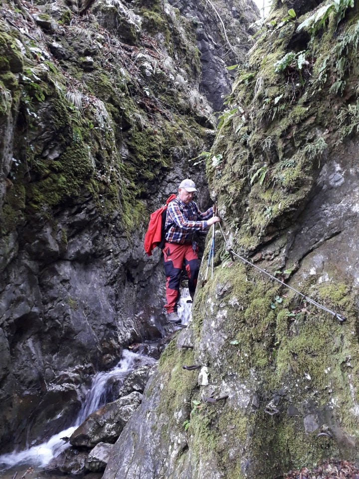 Spust skozi Hudičev graben.