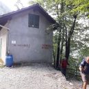 Spodnja postaja tovorne žičnice.