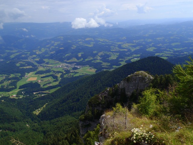 Pogled na Kotlje z okolico.