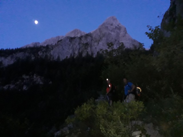Start še v temi ob 4,30