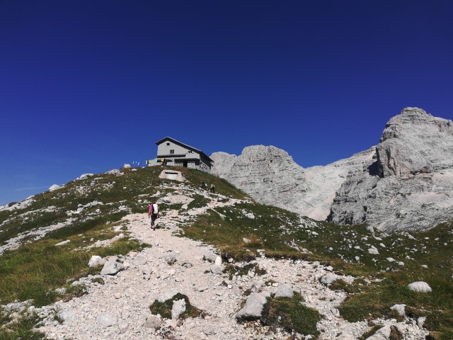 20180812 Pogačnikov dom, Bovški Gamsovec - foto