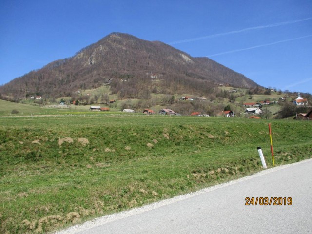 Fotografija Donačke gore iz vasi Sv. Jurij.
