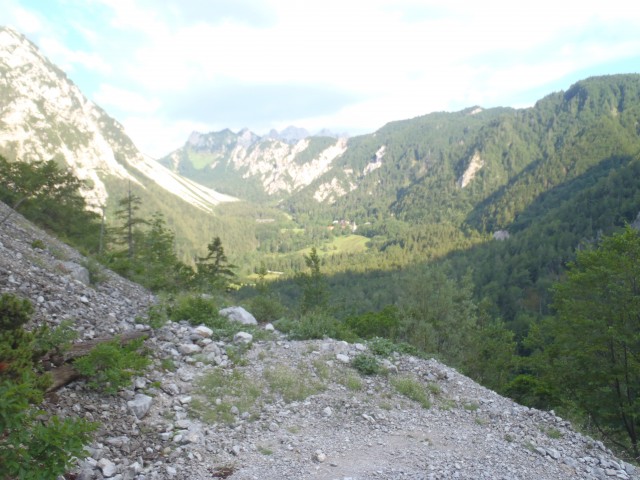 Vzpon proti planini Korošica.