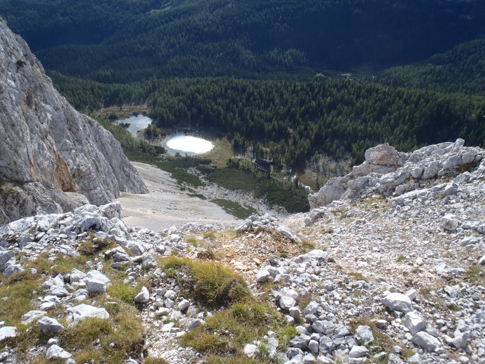 Z V. Tičarice pogled na Dvojno j. in kočo 7. jez.