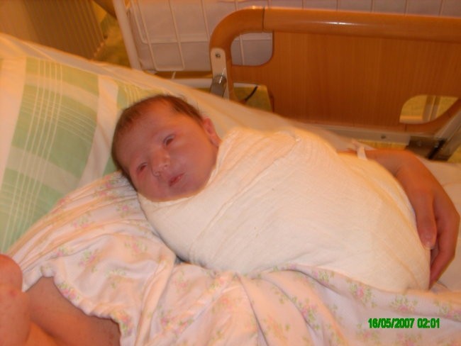 16. maja 2007 sem se rodila (3.290g, 50cm)