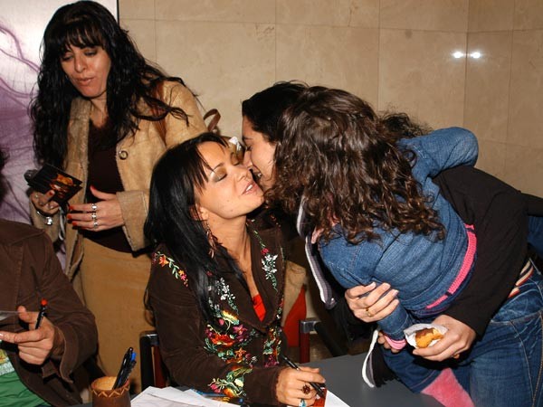 Shuk & Natasha con fans - foto