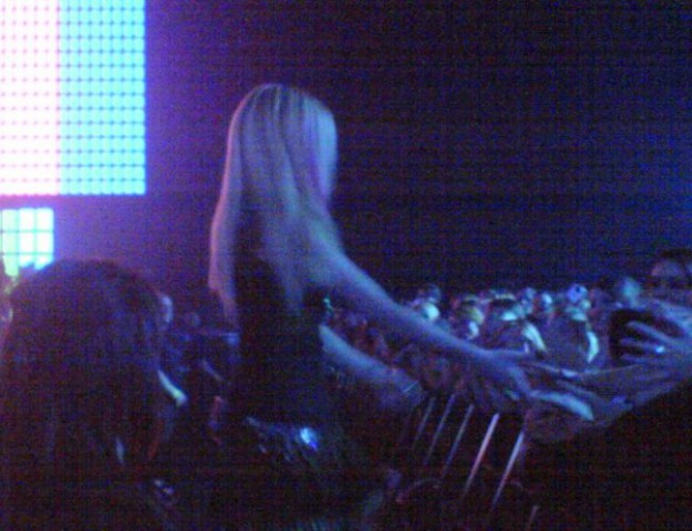Avril Lavigne gre z odra