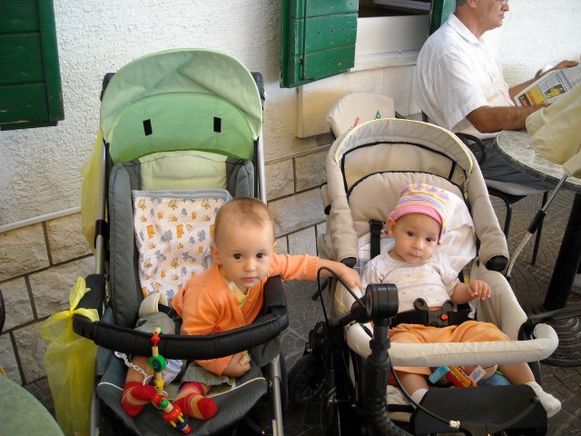 Na jutranji kavi z best morsko frendico Barbi